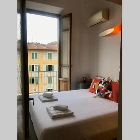 Sunny Floor In San Frediano * Florenz